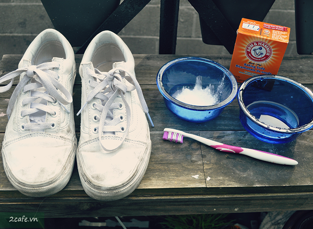 Giày chạy bộ Hô viến những vết ố vàng trên giày chạy bộ bằng những sản phẩm đơn giản